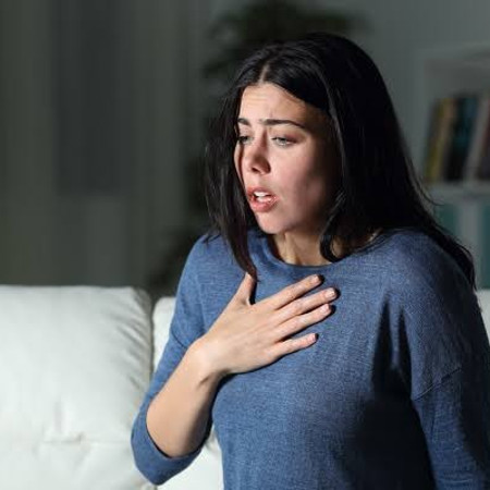 علائم اضطراب شدید چیست؟ بررسی نشانه‌های جسمی، روانی و رفتاری اضطراب